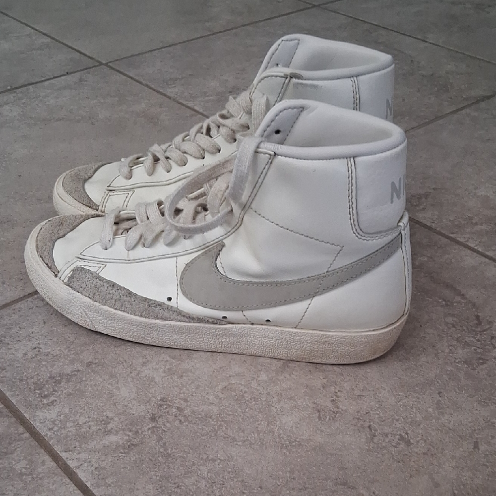 Nike Womens White and Gray Sneakers